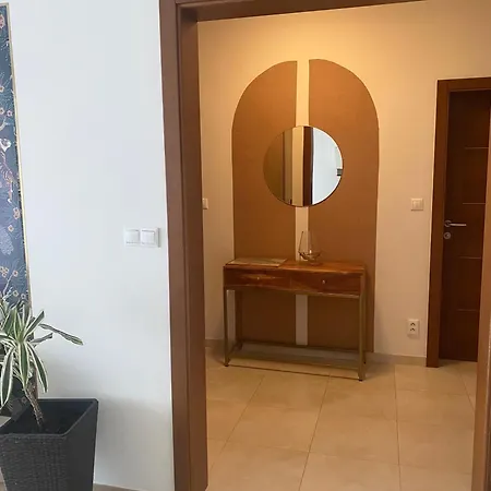 Aupark Peacock شقة